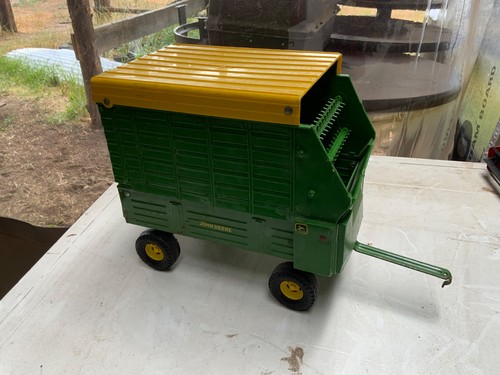 Scale john deere yellow - scale,